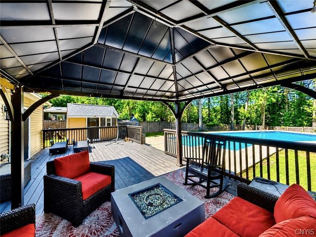 5515 Chateau Lane, Clay, NY 13041