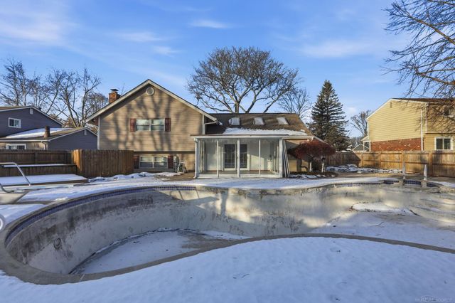 2957 Armstrong Drive, Orion Twp, MI 48360