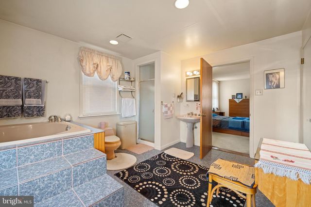 7450 4TH AVE, Elkins Park, PA 19027