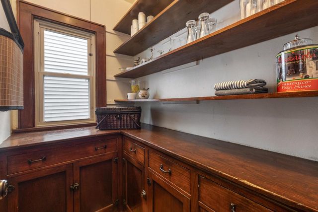1811 N Astor STREET, Milwaukee, WI 53202