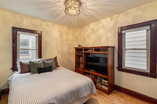 1811 N Astor STREET, Milwaukee, WI 53202