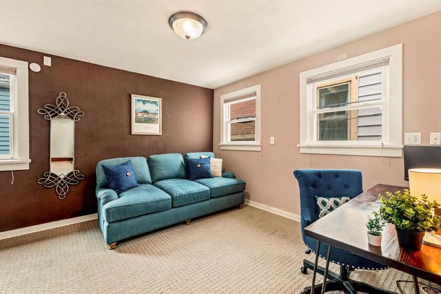 1811 N Astor STREET, Milwaukee, WI 53202
