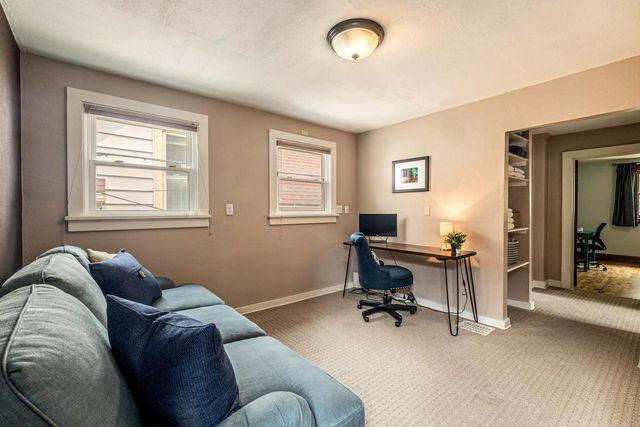 1811 N Astor STREET, Milwaukee, WI 53202