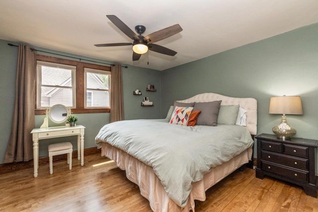 1811 N Astor STREET, Milwaukee, WI 53202