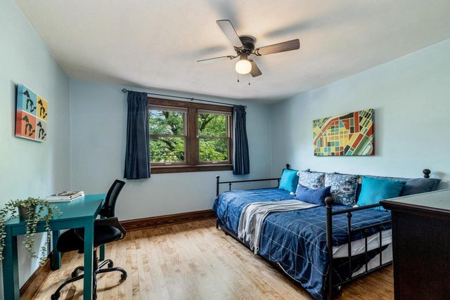1811 N Astor STREET, Milwaukee, WI 53202