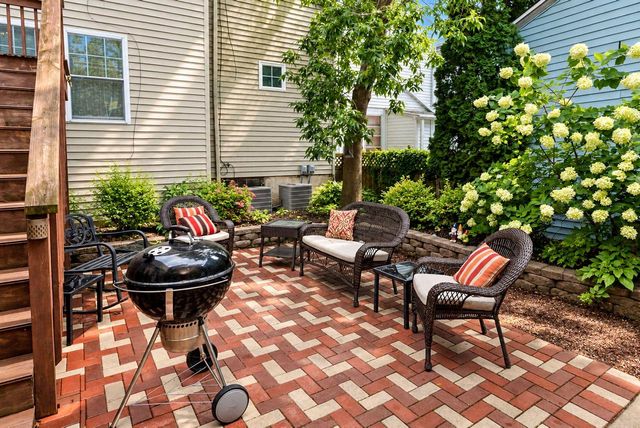 1811 N Astor STREET, Milwaukee, WI 53202
