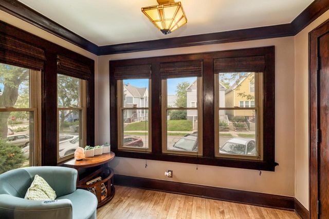 1811 N Astor STREET, Milwaukee, WI 53202