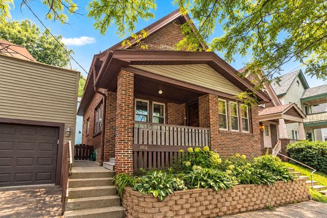 1811 N Astor STREET, Milwaukee, WI 53202