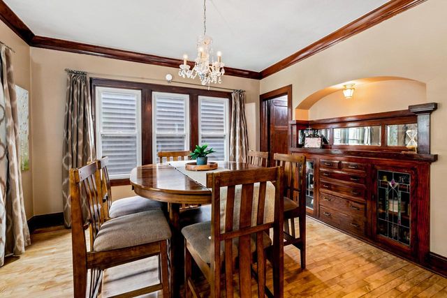 1811 N Astor STREET, Milwaukee, WI 53202