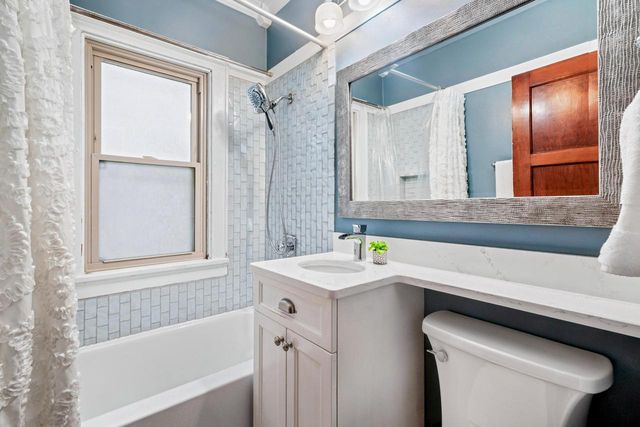 1811 N Astor STREET, Milwaukee, WI 53202