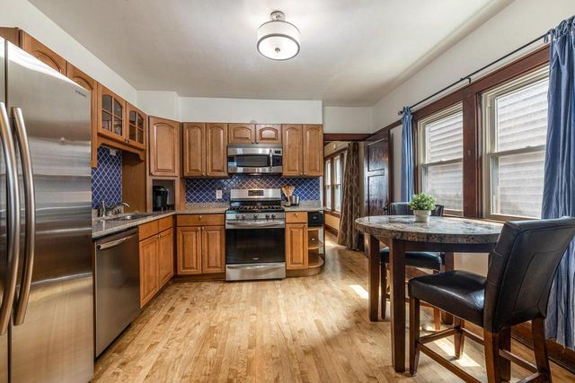 1811 N Astor STREET, Milwaukee, WI 53202