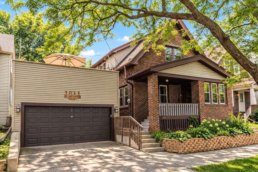 1811 N Astor STREET, Milwaukee, WI 53202