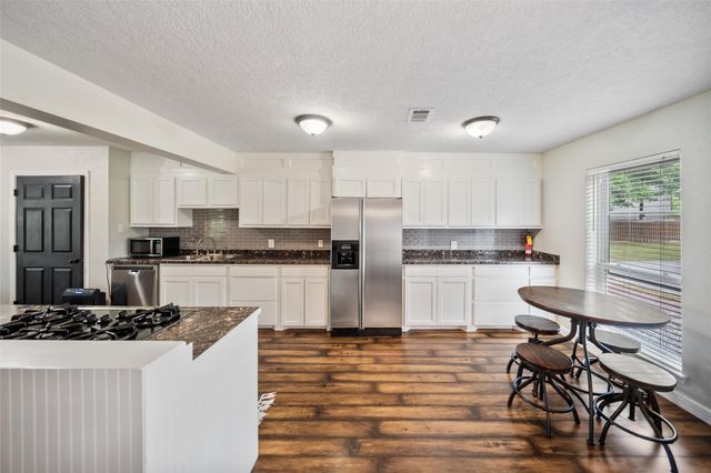 7457 County Line Road, Willis, TX 77378