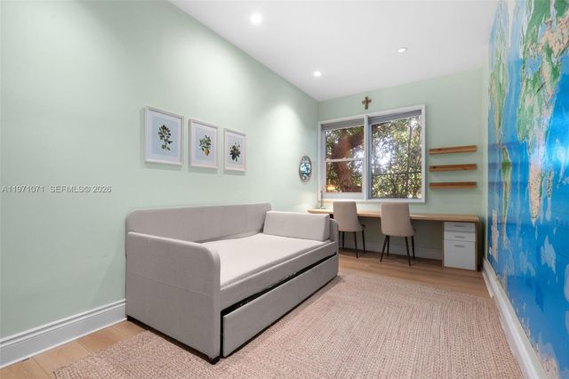 200 Ocean Lane Dr 108, Key Biscayne, FL 33149