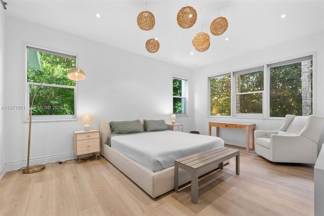 200 Ocean Lane Dr 108, Key Biscayne, FL 33149