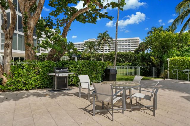 200 Ocean Lane Dr 108, Key Biscayne, FL 33149
