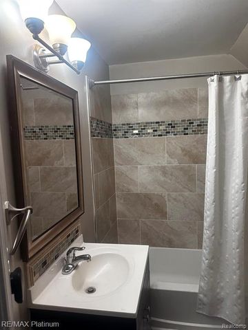 11836 Garfield Street, Riverview, MI 48193