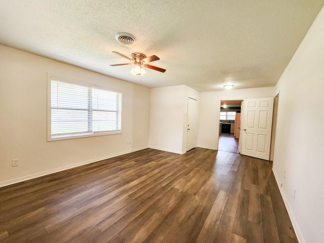 1307 Dwinnell Street, Baytown, TX 77520
