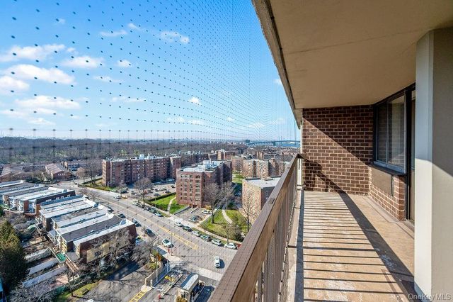 2 Bay Club Drive 16V, Bayside, NY 11360