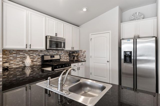 514 Wincliff DR, Buda, TX 78610