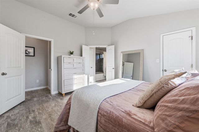 514 Wincliff DR, Buda, TX 78610