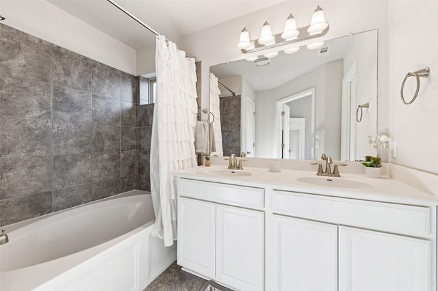 514 Wincliff DR, Buda, TX 78610