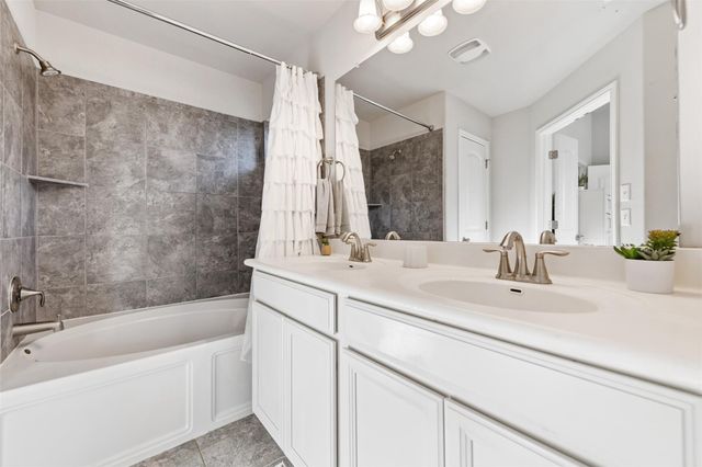 514 Wincliff DR, Buda, TX 78610