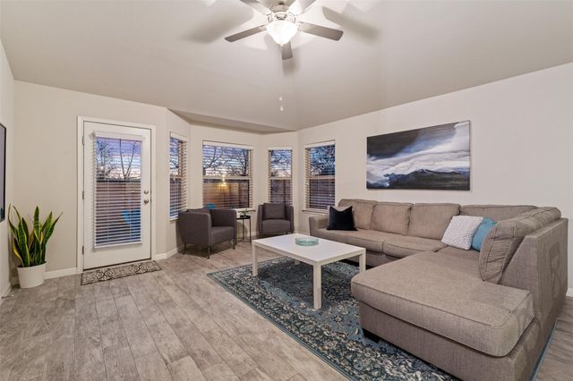 514 Wincliff DR, Buda, TX 78610