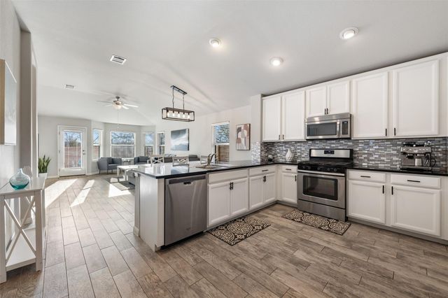 514 Wincliff DR, Buda, TX 78610