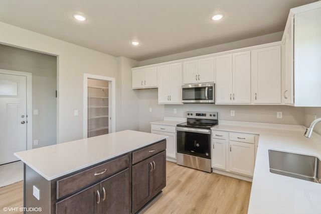 6806 SE 7th Avenue, Pleasant Hill, IA 50327