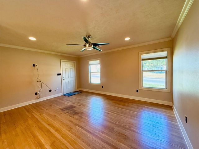 305 W Tom Green, Brenham, TX 77833