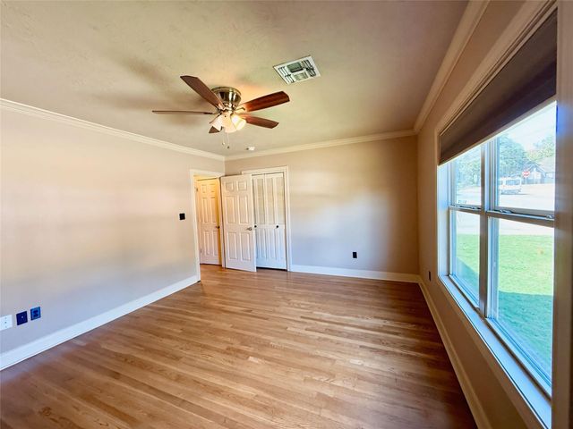 305 W Tom Green, Brenham, TX 77833