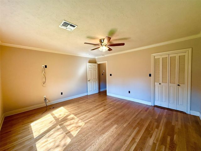 305 W Tom Green, Brenham, TX 77833