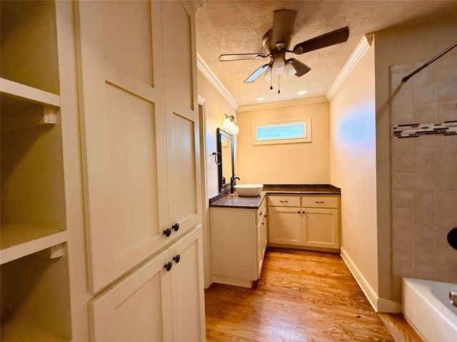 305 W Tom Green, Brenham, TX 77833