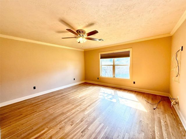 305 W Tom Green, Brenham, TX 77833