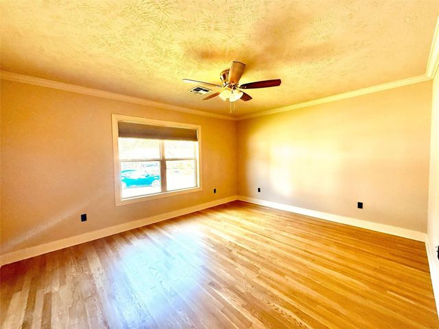 305 W Tom Green, Brenham, TX 77833