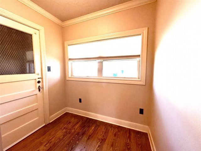 305 W Tom Green, Brenham, TX 77833