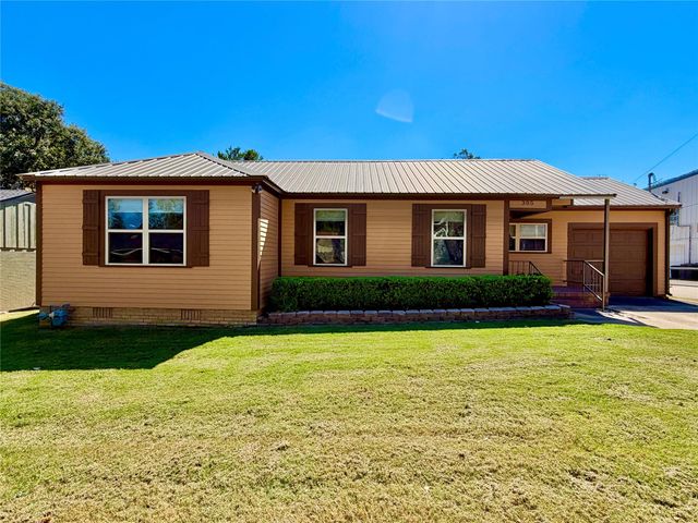 305 W Tom Green, Brenham, TX 77833