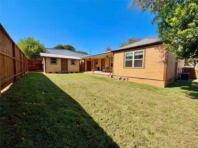 305 W Tom Green, Brenham, TX 77833