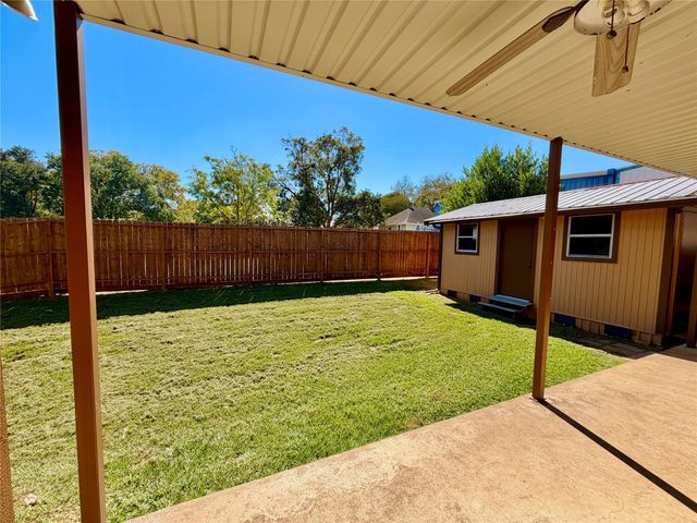 305 W Tom Green, Brenham, TX 77833