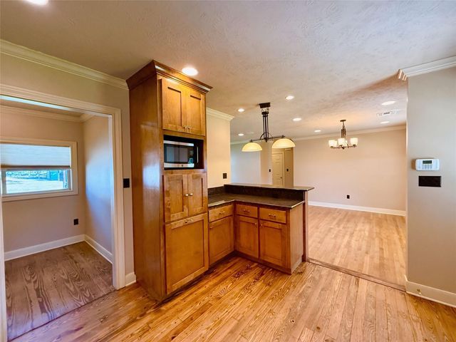 305 W Tom Green, Brenham, TX 77833