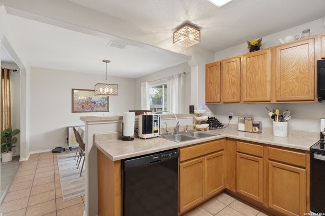 9235 SILVER VIS, San Antonio, TX 78254
