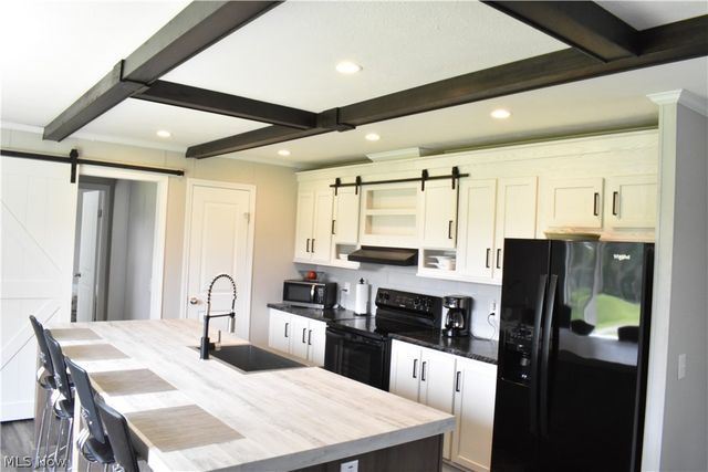 2780 Columbiana Road, New Springfield, OH 44443