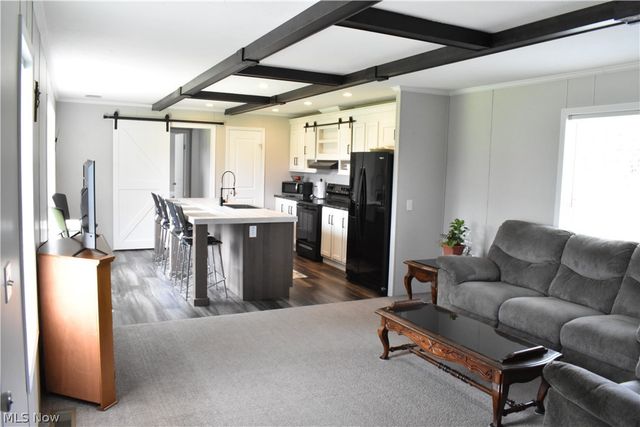 2780 Columbiana Road, New Springfield, OH 44443