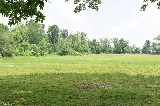 2780 Columbiana Road, New Springfield, OH 44443