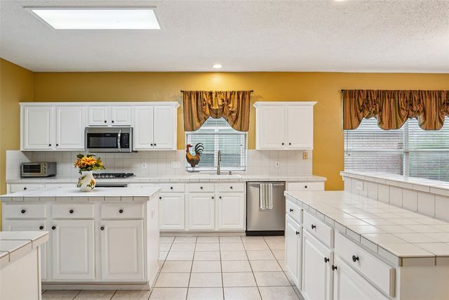 412 Vasey Oak Drive, Keller, TX 76248