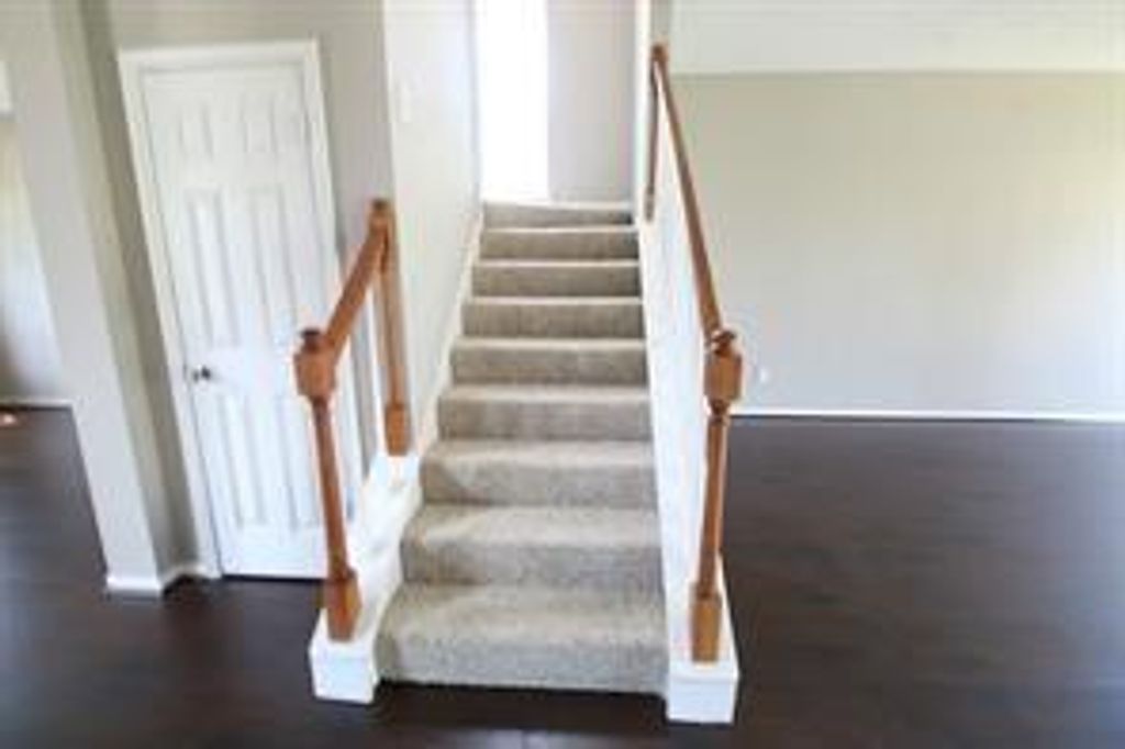 Image 10 of property listing at 15618 Claremont Court, Sugar Land, TX 77498
