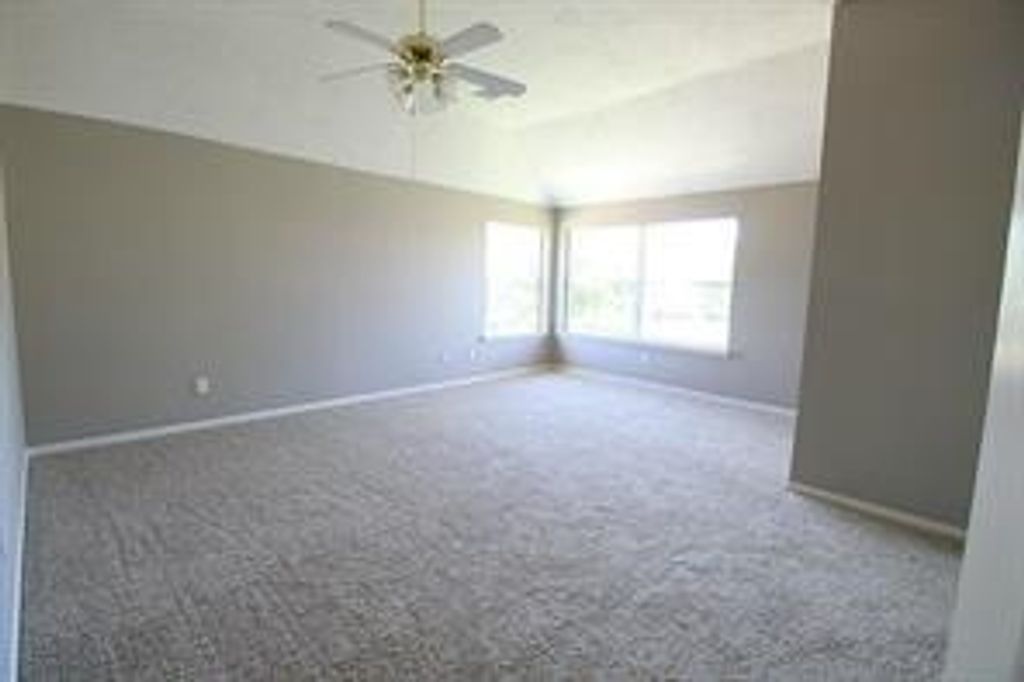 Image 13 of property listing at 15618 Claremont Court, Sugar Land, TX 77498