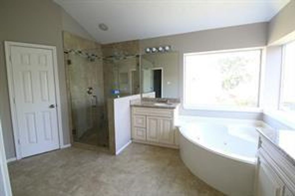 Image 14 of property listing at 15618 Claremont Court, Sugar Land, TX 77498