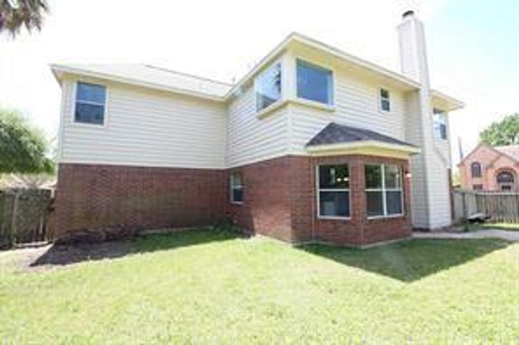 Image 19 of property listing at 15618 Claremont Court, Sugar Land, TX 77498